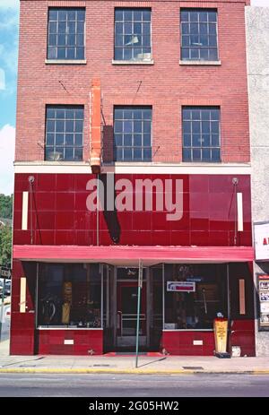 1970er Jahre Amerika - DEVAULT's Sporting Goods, State Street, Bristol, Virginia 1979 Stockfoto