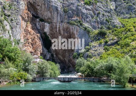 Blagaj Tekija oder Tekke ein Derwisch Kloster, osmanischer Stil, Blagaj Dorf in der Nähe von Mostar, Quelle des Buna Flusses, Herzegowina, Bosnien und Herzegowina Stockfoto