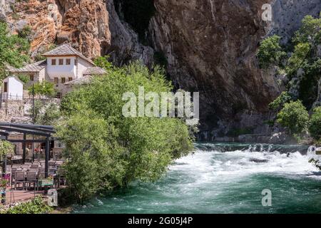 Blagaj Tekija oder Tekke ein Derwisch Kloster, osmanischer Stil, Blagaj Dorf in der Nähe von Mostar, Quelle des Buna Flusses, Herzegowina, Bosnien und Herzegowina Stockfoto