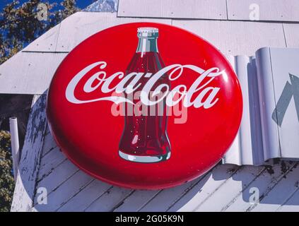 1980er Jahre Vereinigte Staaten - Coke Disc Todd's Cafe Schild, Dakota City, Iowa 1987 Stockfoto