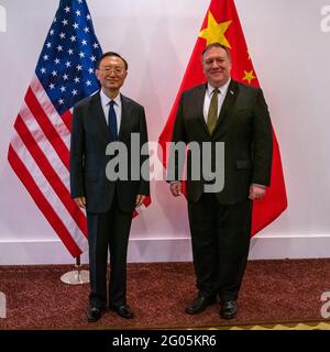 Der US-Außenminister Michael R. Pompeo trifft sich am 17. Juni 2020 mit dem chinesischen Politbüromitglied Yang Jiechi in Honolulu, Hawaii. Stockfoto