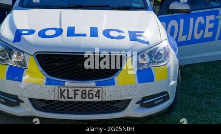 Neuseeländischer Polizeiwagen mit offener Tür. Stockfoto