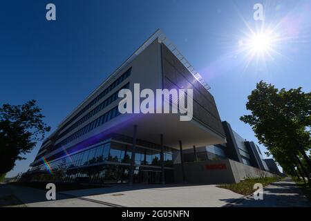 31. Mai 2021, Sachsen, Dresden: Blick auf die neue Halbleiterfabrik von Bosch. Die Chip-Fabrik wird am 07.06.2021 offiziell in Betrieb gehen. Foto: Robert Michael/dpa-Zentralbild/dpa Stockfoto