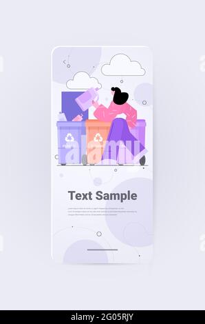 Frau, die Müllsäcke in verschiedene Arten von Recyclingbehältern legt Trennung der Abfallsortierungs-Management-Reinigung Stock Vektor
