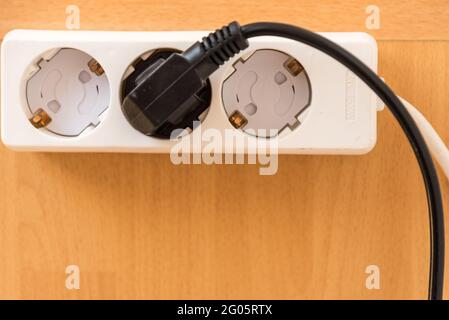 Steckdosenleiste Mit Kindersicherung - Kindersicherung Stockfoto