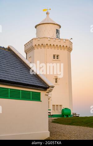 Leuchtturm South Foreland auf den Weißen Klippen von dover zwischen der Bucht von St Margarets und Dover. Aufgenommen bei Dämmerung Stockfoto