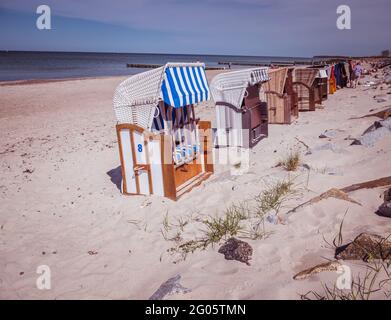 Liegen am Strand in Warnemünde Stockfoto