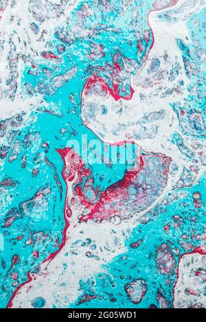 Abstrakter Aquarellhintergrund, türkis und rosa Punktmuster. Blaue Alkoholtinte, gewirbelt, moderne flüssige Kunst, bemalte Textur, flüssige Tinte. Winken Stockfoto