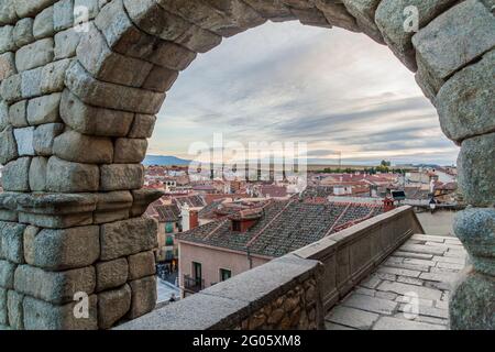 Blick auf die Altstadt vom römischen Aquädukt in Segovia, Spanien Stockfoto