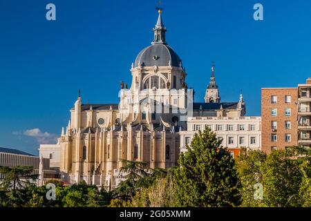 Catedral De La Almudena in Madrid, Spanien Stockfoto