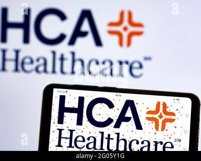 Auf dieser Fotolabbildung wird das Logo der Hospital Corporation of America (HCA Holdings, Inc.) auf einem Smartphone angezeigt Stockfoto