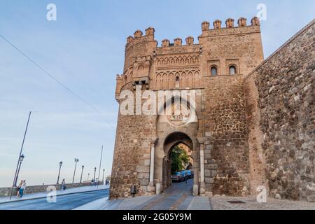 TOLEDO, SPANIEN - 23. OKTOBER 2017: Blick auf die Puerta del Sol in Toledo, Spanien Stockfoto