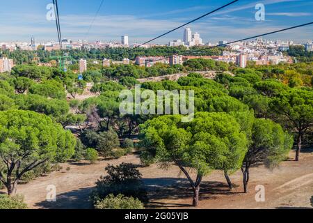 Casa de Campo Park in Madrid von der Seilbahn Madrid aus gesehen Stockfoto