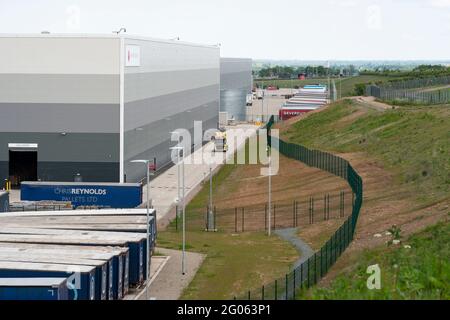 Moderne Verteilungslager-Drehscheibe Stockfoto