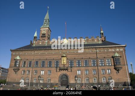 KOPENHAGEN, DÄNEMARK - 06. Jun 2013: Außenansicht des Kopenhagener Rathauses Stockfoto