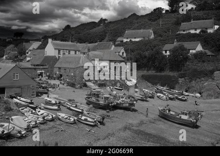 Cadgwith Cove, Cornwall, Großbritannien - John Gollop Stockfoto