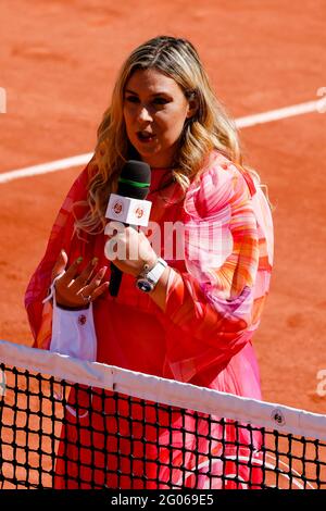 Paris, Frankreich. Juni 2021. Marion Bartoli spricht während eines Interviews beim French Open Grand Slam Tennisturnier 2021 in Roland Garros, Paris, Frankreich. Frank Molter/Alamy Live Nachrichten Stockfoto