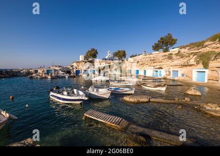 Mantrakia, Hafen, Insel Milos, Griechenland, Kykladen, Griechenland, Europa Stockfoto