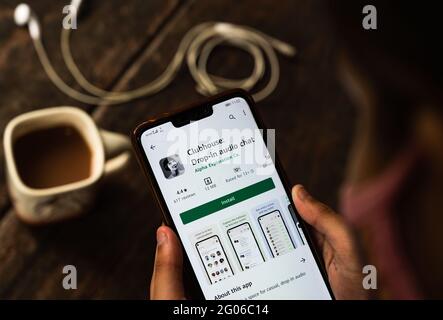 Tehatta, Indien. Mai 2021. In diesem Foto Illustration zeigt Clubhouse Android App, die jetzt für Android-Nutzer in Indien zum Download verfügbar ist. Die Social Audio Sharing App ist jetzt für Nutzer weltweit im Google Play Store sichtbar. Es unterstützt die Android 8.0-Version. Dieses Foto wurde in Tehatta, Westbengalen, aufgenommen. (Foto von Pacific Press/Sipa USA) Quelle: SIPA USA/Alamy Live News Stockfoto