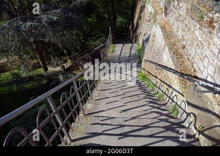 Europa, Luxemburg, Luxemburg-Stadt, Treppen hinunter zum Park de la Pétrusse unterhalb des Denkmals der Erinnerung Stockfoto