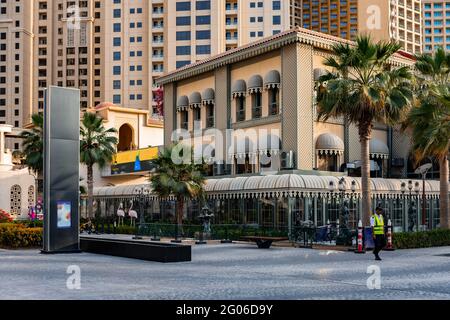 Dubai, Vereinigte Arabische Emirate - MÄRZ 2020: Gebäude von JBR, Jumeirah Beach Residence Stockfoto