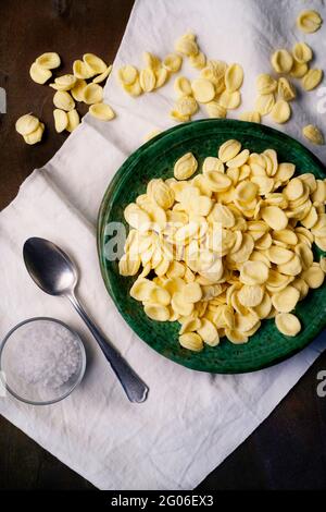 Orecchiette Pugliesi, frische Pasta aus der apulischen Küche, Apulien, Italien, Europa Stockfoto