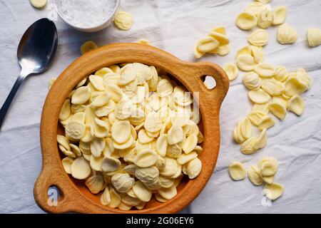 Orecchiette Pugliesi, frische Pasta aus der apulischen Küche, Apulien, Italien, Europa Stockfoto