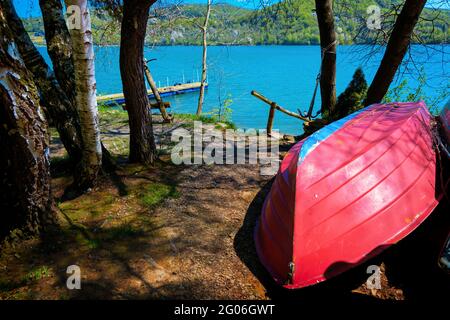 Der Solina-See, ein künstlicher See in der Region Bieszczady-Gebirge, genau in der Grafschaft Lesko der Woiwodschaft der Subkarpaten Polens. Stockfoto