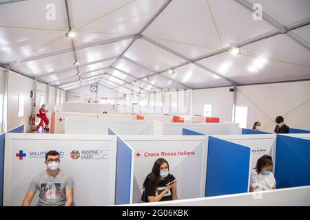 Rom, Italien. Juni 2021. Blick auf den Impfpunkt im Einkaufszentrum „Porta di Roma“. (Foto von Matteo Nardone/Pacific Press) Quelle: Pacific Press Media Production Corp./Alamy Live News Stockfoto