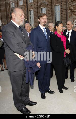 Prinz Amedeo, Herzog von Aosta, mit seiner Frau Silvia Paternò di Spedalotto und seinem Sohn Prinz Aimone, Herzog von Apulien (Aimone di Savoia-Aosta) bei der Eröffnungsfeier des Palastes La Venaria reale in Turin, Italien, am 12. Oktober 2007. Nach 10 Jahren Restaurierungsarbeiten wurde der älteste Palast La Venaria reale, der im XVII. Und XVIII. Jahrhundert von der Familie Savoyen erbaut wurde, für die Öffentlichkeit zugänglich gemacht. Das Gebäude stellt ein Beispiel der herrlichsten Architektur und Kunst des Barocs dar. Foto von Marco Piovanotto/ABACAPRESS.COM Stockfoto