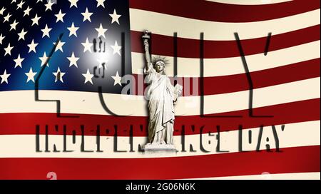 Text - 4. juli Unabhängigkeitstag - mit der Freiheitsstatue auf einer winkenden US-Nationalflagge. Stockfoto