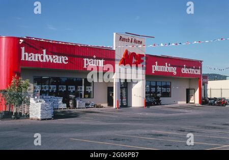 2000s America – ACE Hardware, Post Falls, Idaho 2004 Stockfoto