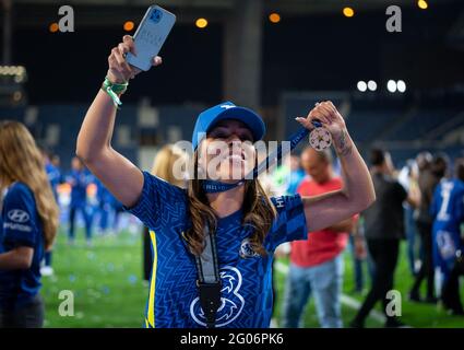 Ryal Quay, Großbritannien. Mai 2021. Isabele ÔBelleÕ Silva (Ehefrau von Thiago) nach dem UEFA Champions League Finale zwischen Manchester City und Chelsea beim Est‡dio do Drag‹o, Porto, Portugal am 29. Mai 2021. Foto von Andy Rowland. Quelle: Prime Media Images/Alamy Live News Stockfoto