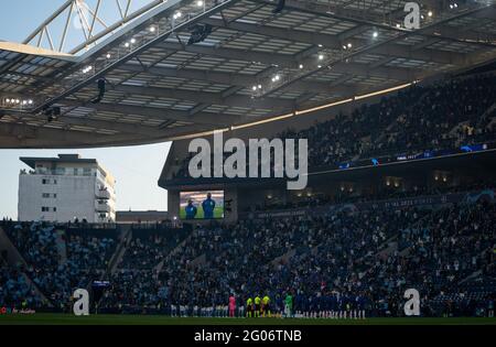 Ryal Quay, Großbritannien. Mai 2021. Die Teams stellen sich vor dem Spiel während des UEFA Champions League-Finales zwischen Manchester City und Chelsea beim Est‡dio do Drag‹o, Porto, Portugal, am 29. Mai 2021 an. Foto von Andy Rowland. Quelle: Prime Media Images/Alamy Live News Stockfoto