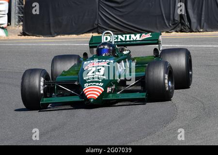 Ken Tyrrell, Tyrrell 011, Masters Historic Formula One, Masters Historic Festival, Brands Hatch Grand Prix Circuit, Mai 2021, Fawkham, Longfield, Kent Stockfoto