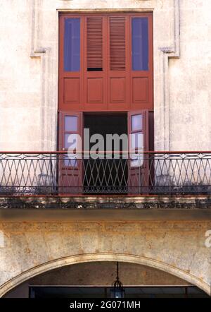 Balkon einer Residenz in Havanna, Kuba. Stockfoto