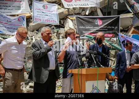 Gaza, Palästina. Juni 2021. Sven Kühn von Burgsdorff, Vertreter der Europäischen Union im Westjordanland und Gaza, nimmt an einer Pressekonferenz Teil. (Foto von Ahmed Zakot/SOPA Images/Sipa USA) Quelle: SIPA USA/Alamy Live News Stockfoto