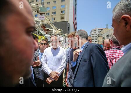 Gaza, Palästina. Juni 2021. Sven K¸hn von Burgsdorff, Vertreter der Europäischen Union im Westjordanland und im Gazastreifen, besucht den Gazastreifen. (Foto von Ahmed Zakot/SOPA Images/Sipa USA) Quelle: SIPA USA/Alamy Live News Stockfoto