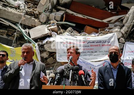 Gaza, Palästina. Juni 2021. Sven K¸hn von Burgsdorff EU-Vertreter für das Westjordanland und Gaza nimmt an einer Pressekonferenz Teil. (Foto von Ahmed Zakot/SOPA Images/Sipa USA) Quelle: SIPA USA/Alamy Live News Stockfoto