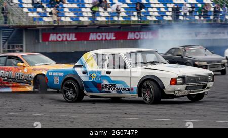 Moskau, Russland. Mai 2021. Der Sport Volga gesehen Wendung während der Veranstaltung.Festival Drift Expo Track Mode läuft am 29-30. Mai auf ADM Raceway mit der Ausstellung von Projekten für Driften modifiziert wie; ''˜Drift Taxi' - eine Möglichkeit, als Passagier mit einem professionellen Fahrer in einem speziell präparierten Sportwagen auf der Rennstrecke zu fahren, ''˜Drift Trike Area' - eine Plattform, auf der Sie versuchen können, ein echtes Drift Trike zu fahren und ''˜RC Drift' - Drift auf ferngesteuerten Autos. Quelle: Mihail Siergiejevicz/SOPA Images/ZUMA Wire/Alamy Live News Stockfoto