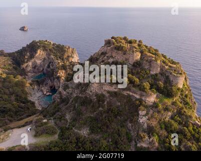 Die schöne Luftaufnahme der antiken Stadt Antiochia ad Cragum in der Nähe von Gazipasa, Antalya, Türkei Stockfoto