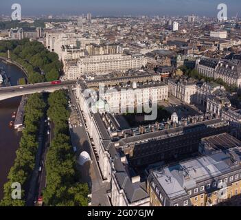 Victoria Embankment und Somerset House, North Bank, London, England Stockfoto