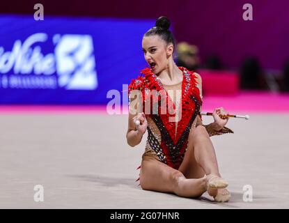 Pesaro, Italien. Mai 2021. Harnasko Alina (BLR) tritt während der Rhythmischen Gymnastik FIG World Cup 2021 Pesaro in der Vitrifrigo Arena, Pesaro. (Foto: Fabrizio Carabelli/SOPA Images/Sipa USA) Quelle: SIPA USA/Alamy Live News Stockfoto