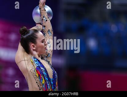 Pesaro, Italien. Mai 2021. Zelikman Nicole (ISR) tritt während der Rhythmischen Gymnastik FIG World Cup 2021 Pesaro in der Vitrifrigo Arena, Pesaro. (Foto: Fabrizio Carabelli/SOPA Images/Sipa USA) Quelle: SIPA USA/Alamy Live News Stockfoto