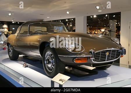 Jaguar E-Type S3 Roadster (1974), Coventry Transport Museum, Millennium Place, Coventry, West Midlands, England, Großbritannien, Großbritannien, Europa Stockfoto