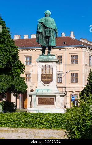 Statue von Istvan Szechenyi auf dem Szechenyi ter (Platz), errichtet 1896, Rückseite, Sopron, Ungarn Stockfoto