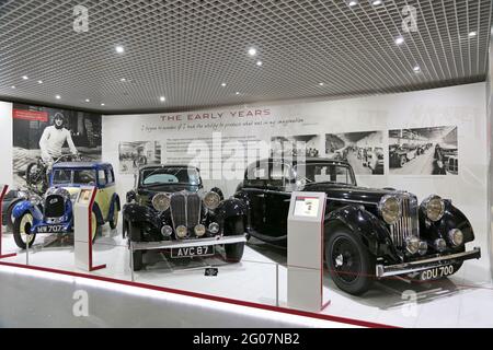 Austin Seven Swallow (1931), SS Airline (1935) und SS Jaguar 2.5 Liter (1937), Coventry Transport Museum, Coventry, West Midlands, England, Großbritannien, Europa Stockfoto