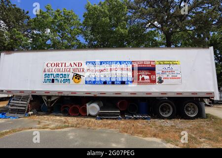 Truck Trailer, The Boardy Barn Bar, Hampton Bays, Long Island, New York Stockfoto