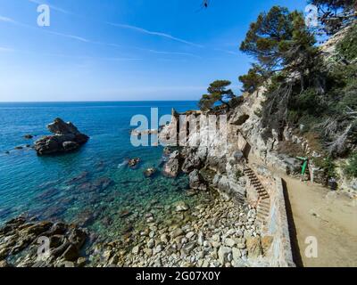 Der spanische Küstenweg der Costa Brava, auch bekannt als GR92 Cami de Ronda, in der Nähe von Lloret de Mar in Spanien Stockfoto