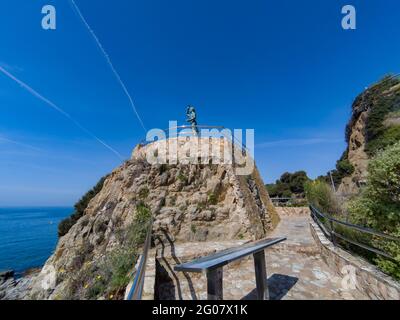 Denkmal für die Frau des Meeres auf dem Küstenweg der Costa Brava, auch bekannt als GR92 Cami de Ronda, in Lloret de Mar Stockfoto